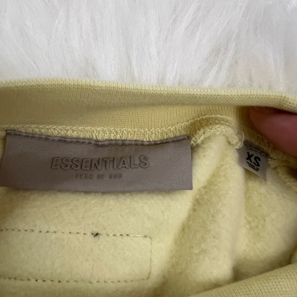 FEAR OF GOD ESSENTIALS
Yellow Crewneck Sweatshirt - Picture 3 of 11